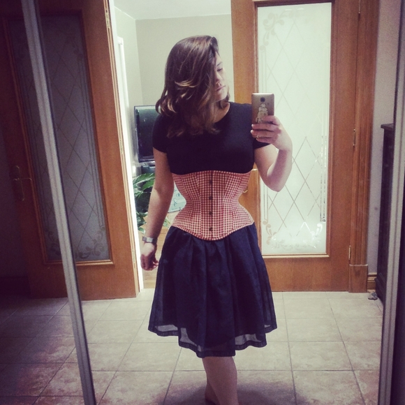 Meet your Posher, Lisa - Picture 3 of 3